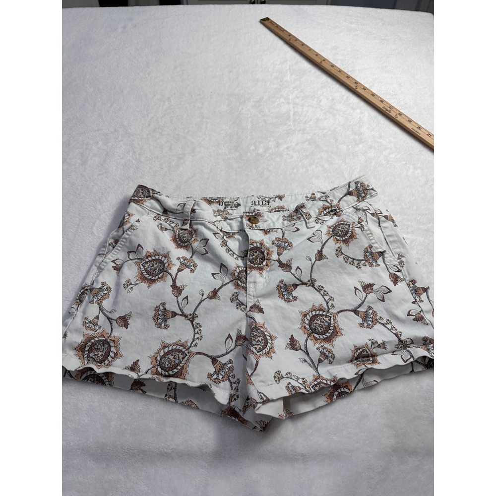 ANA A New Approach Womens 10 Mid Rise Shortie Shorts White Floral Paisley Print